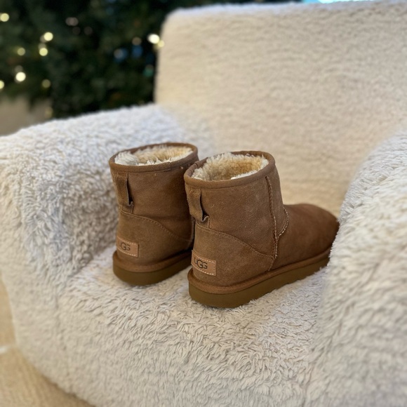 Women’s Ugg Classic Mini II in Chestnut - Picture 3 of 5
